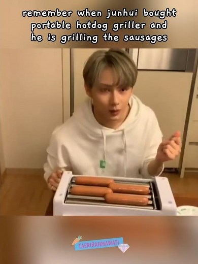 junhui's hotdog grill in action 🌭😆 #seventeen #jun