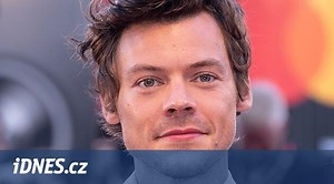 Ke své sexualitě musíte sami najít cestu, říká zpěvák a herec Harry Styles - iDNES.cz