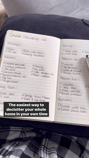 Declutter your whole home in your own time with this complete decluttering list! 👏🏼 It really is as simple as it sounds and you can take your time with it so it works for you and your home! The boxes really help because it saves things then spilling out everywhere into the room as you’re going so make sure to get them ready too ❤️ I’ll share more hints and tips through out January so don’t forget to follow for more and share this to help other people too 🥰 #decluttering #declutteringtips #dec
