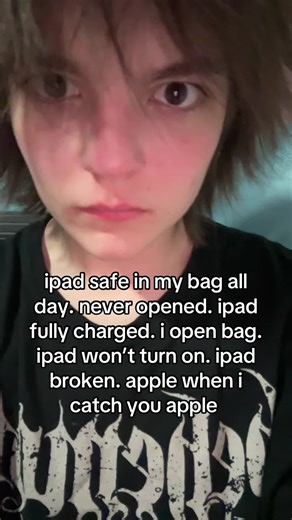 actually tweaking what the fuck @apple @apple @appl