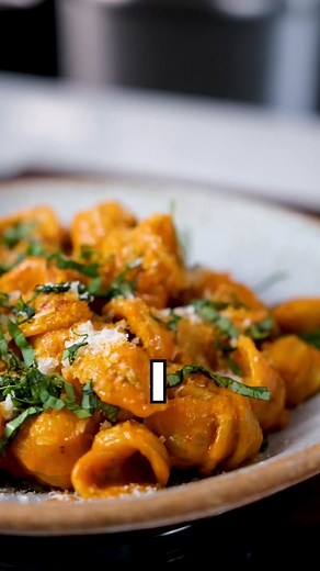 Is Gigi Hadid's Vodka Pasta Overhyped? Taste Test & Rating