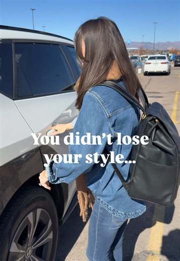 Motherhood asks us to give and give and give. And somewhere along the way, choosing ourselves can start to feel optional. 😵‍💫 After two kids, I’m done having babies and in the process of finding my style as a mom now. Through my last postpartum period, I’ve learned getting dressed won’t fix everything. But sometimes it’s a small way of saying, “I still matter here too.” 🤩 On the days I change out of my pajamas and put 5 minutes into getting ready, I notice a significant difference in my mood 