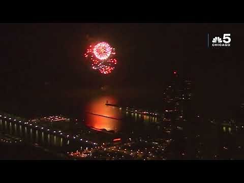 Chicago rings in 2025 with New Year's Eve midnight fireworks show at Navy Pier