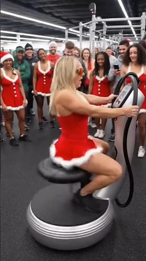 Santa Girl vs. The Shaker Machine 🎅🤣 #GymFail