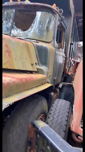 Junkyard finds.mack dm800 with 80k rears. #oldiron #macktrucks #mackdm800 #realtrucks #trucking #newyork #trucker #longislandnewyork