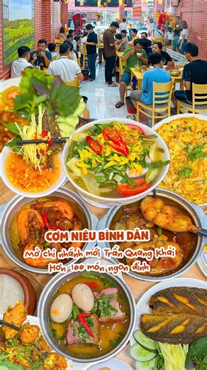 Cơm Niêu Bình Dân “cập bến” Trần Quang Khải, menu hơn 100 món đậm đà chuẩn vị nhà Cơm Niêu Bình Dân vừa đặt chân tới Trần Quang Khải (Quận 1 cũ) rồi nè mọi người ơi. Ai ghiền cơm nhà, nếu suy nghĩ hôm nay không biết ăn gì thì lưu địa chỉ này lại liền nha, đúng chuẩn “ngon như cơm mẹ nấu”. Must-try ở đây chắc chắn là combo huyền thoại canh chua - cá kho, vào 10 bàn thì tui thấy hết 10 bàn gọi món này rồi. Ngoài ra còn có mấy món xào - chiên như: Ba rọi cháy cạnh, Cá trê chiên xoài bằm cũng ngon h