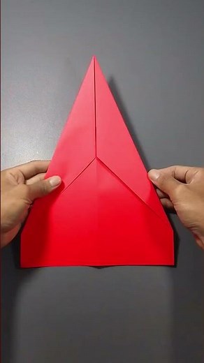 Design ultime : un avion en papier qui vole jusqu’à 1450 pieds !