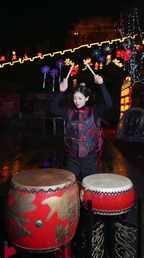 The passionate performance of Chinese Drum (a type of traditional Chinese drum)#musicalinstrument