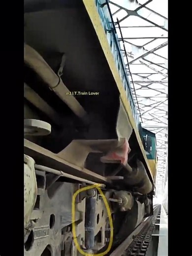 Locomotive Axle Suspension Vibration #axle #suspension #RailwayEngineering