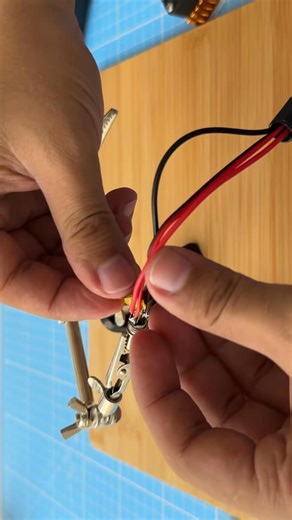 Frío con electricidad Explico cómo conectar correctamente una celda Peltier y su ventilador para que funcione sin dañarse. #CeldaPeltier #Electronica #ProyectosDIY #EfectoPeltier #Ingenieria | Como Lo Hice Inventor