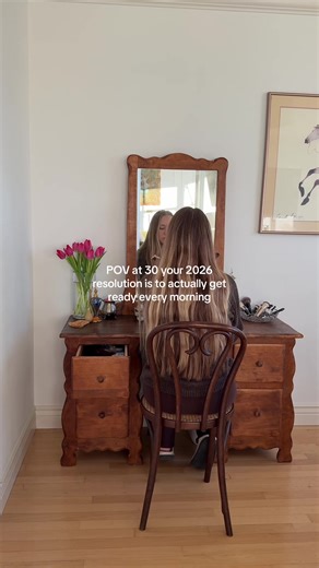 Set up my new vanity with me!! It’s a resolution of mine to do 10 minute makeup everyday this year. That may sound easy, but as a girl who works from home in a very male dominated industry - it’s so hard! The best incentive for me personally is creating a space that feels inviting - that makes me want to sit down and take the time. I SCOURED FB marketplace and when I came along this refinished vanity I didn’t hesitate. I’ve only had it a few weeks but my behavior has already changed and I really