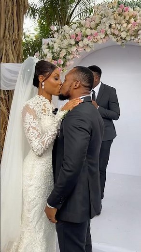 You may now KISS the BRIDE 😘 #weddingkiss #kissthebride #outdoorwedding