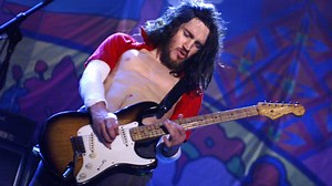Musician Explains: Why Is John Frusciante's Guitar in 'Scar Tissue' Out of Tune & How It Makes Song Better