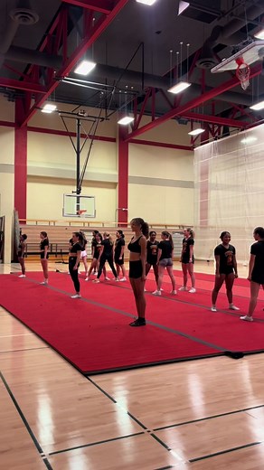 Practice makes perfect😎 #usc #uscspirit #uscspiritleaders #usccheer #uscathletics #collegecheer #cheerstunts #stunting #cheerleading