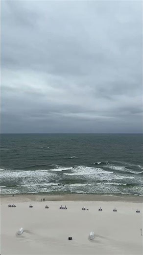 Attention all mariners, attention all mariners! Small craft advisory!
