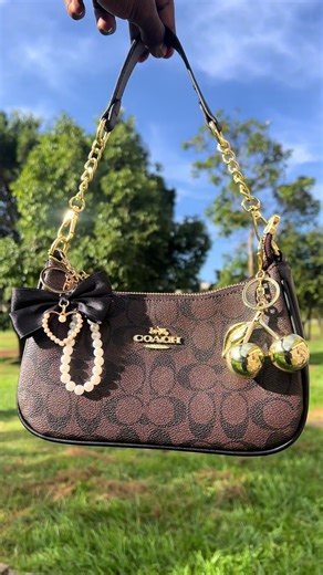 Coffee brown coach Teri Ksh2️⃣5️⃣0️⃣0️⃣ ✅Extra strap Bag accessories @ ksh3️⃣0️⃣0️⃣ 📍Platinum Plaza 3rd floor shop 305 #fyp #kenyantiktok🇰🇪 #coach #viral #accessories