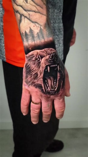 The Bear #bear #tattoo #tatuajes #mano #españa🇪🇸