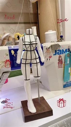 缝纫机踩冒烟 六分的大熊人台#人台#手工#大人也要玩玩具 #立裁#娃圈