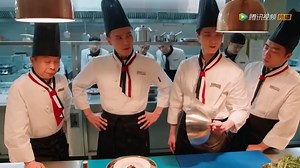 6.8K views · 28 reactions | The picky president looked down on the cooking skills of the five-star chef, but unexpectedly he was conquered by the bowl of egg fried rice left by Cinderella!#cdrama #甜宠剧 #WeTV #chinesedrama #love | 甜剧安利社 SweetDrama | Facebook