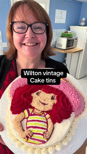 All the vintage @Wilton Cakes tins that I have used this year on TikTok and I’ve loved making them. More to come in 2026 so tune in to see some more nostalgia #2025recap #cake #cakedecorating #nostalgiacore #buttercream