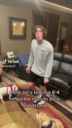 Rate how he did 🫣 #handstand #foryoupage #flexibility #fyp