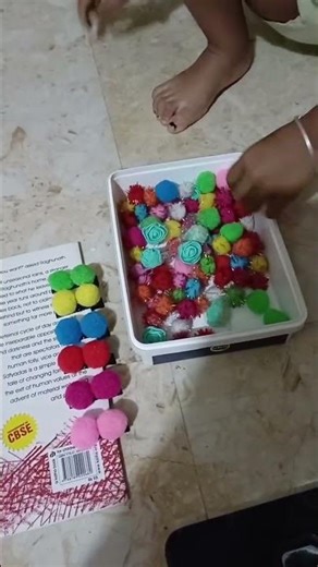 Pom pom hair clip with Mia #diy