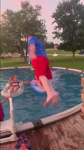 Man Does a Cannonball Into Pool Causing Big Splash#cannonball #poolparty #splash
