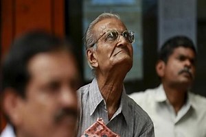 Should you withdraw 90% from EPF account or take a home loan for buying your dream home?