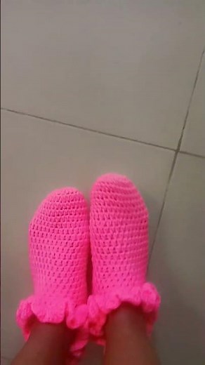 Crochet simple ruffle socks tutorial on my channel #kindycrochet