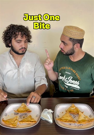 3 bites vs 1 bite Samosa Challenge 😜😂 #funny #challange #foodchallenge #foryou #araingaming
