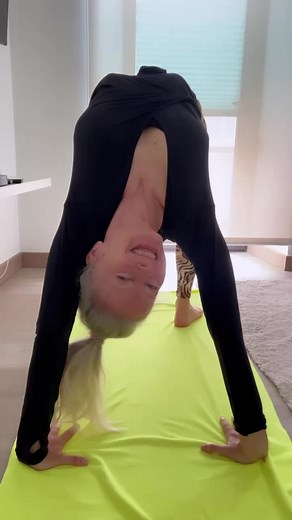 Drop it like it’s 🔥🔥😆 #backbending #backbendpractice #bendyback #hipflexorstretch #hipflexibility #rubberwoman #flexylegs #flexytulla | Tulla Contortion