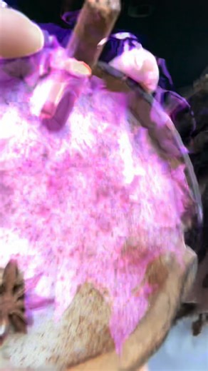 The Filling Potatoes 🥔🍠✨ on Instagram: "Las velas artesanales más buscadas ahora mismo, con el olor más típico🕯️🇵🇷 Síguela @snkrsfactorypr @candlesbysnkrsfactorypr @deelmaarmariaa y Mira ver si te da el olor desde el celular ✨"