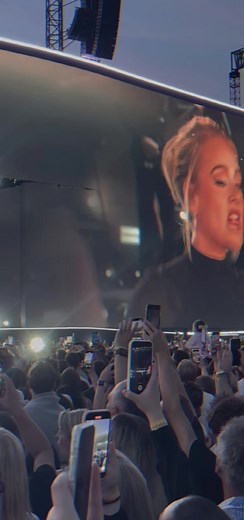 ( Hello de Adele ) - Se cumplen 9 años de haberce lanzado Hello , un tesoro que en tan solo 1 hora tenia 1 millon de reproducciones ( INCREIBLE ) ##😌🪐📞#daydreamer #adele #adeleadkins #adelefans #subespañol #fypviralシ #fypviralシ #viral_video #hello #adele