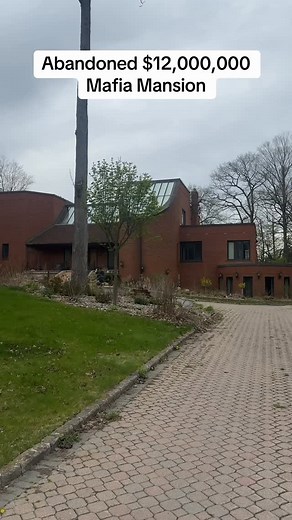 BigBankz on Instagram: "$12,000,000 Abandoned Mafia Mansion"