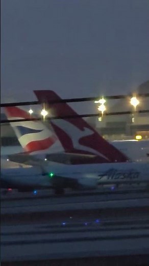 ​✨ LAX at Night: A Spectacular Show of Lights & Planes! ✈️