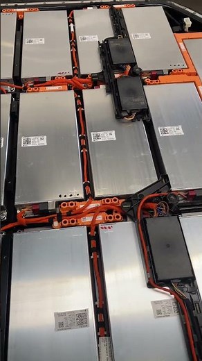 Audi E-tron 400v battery repair. Replacing cell module.