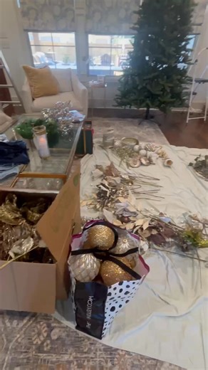 The Decorating fairy stopped in to a sweet friend’s house today to sprinkle some holiday cheer! | CM Designs