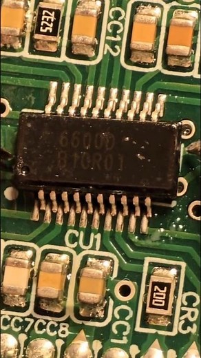 Vertical SMD Chip Swap: Hot Air Rework Against Gravity! 🤯