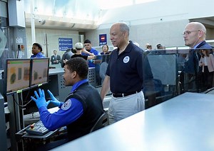 New TSA rules will require airline travelers to remove Apple iPads, MacBooks from bags | AppleInsider