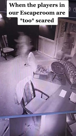 Hilarious Escape Room Fail: When Scared Players Run Away!