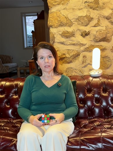 Does your brain ever feel like a scrambled puzzle you just can't solve? 🧩😵‍💫 Thalia explains how 40Hz gamma waves act like a metronome for your mind, helping support clarity when you feel scrambled. When it finally clicks, you feel it. ✨