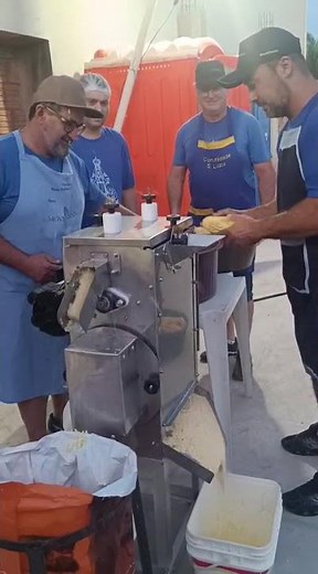 Máquina de Ralar e Coar Milho Verde — RC 4200 em Funcionamento | Rala e Coa