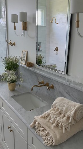 Carley Page Summers on Instagram: "Sweet moments from our shoot at our Bailey project. Natural and collected, with antique touches 🤍"