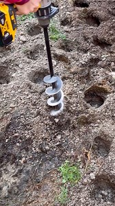 Another one of my favorite gardening tools! This is the extended bulb auger and can also be used for planting transplants. #gardening #gardeningtools #tools #gardenlife #garden #Autumn #winter #gardeningtips | Learn To Grow