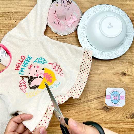 AMAZING 🤩 YOU WILL LOVE WHAT I MADE WITH MY DAUGHTER’S SWEATER 🩷 #recycle #sewinglovers #sewforbeginners | Lady Loves Knitting