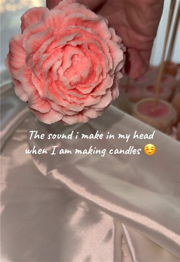 So therapeutic making candles 🕯️ #candlemaking #candles #candlesoftiktok #candleshop #fragrance #soywax #flower