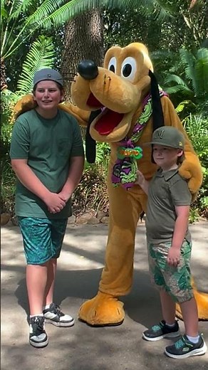 Meeting Safari Pluto Meet & Greet in Dinoland Animal Kingdom at Disney World