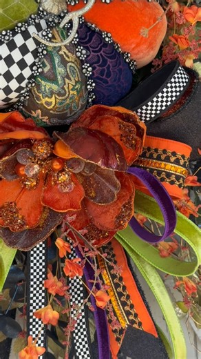 Fall just got a major GLOW UP!🍂🎃 This luxurious Fall wreath is now available in our shop🧡 She’s large and in CHARGE! Bold, luxurious and one of a kind— this is the statement piece your front door has been waiting for🚪🤩 #thetrendywreathhouse #fall #falldecor #fallishere #fallhomedecor #fallwreath #wreaths #wreathsofinstagram #wreathsforalloccasions #frontdoor #frontdoordecor #autumn #pumpkins #pumpkinspiceeverything #reels #reelstofeel #reelfeelit #fyp #fypage #fypreelsシ゚ #texas #houstontx #