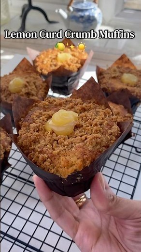 Zesty lemon curd jumbo muffins with a crunchy crumb topping! 🍋#lemon #muffins #lemoncurd #baking
