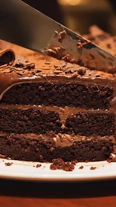 150K views · 1.4K reactions |  Big Moist Chocolate Cake 療...